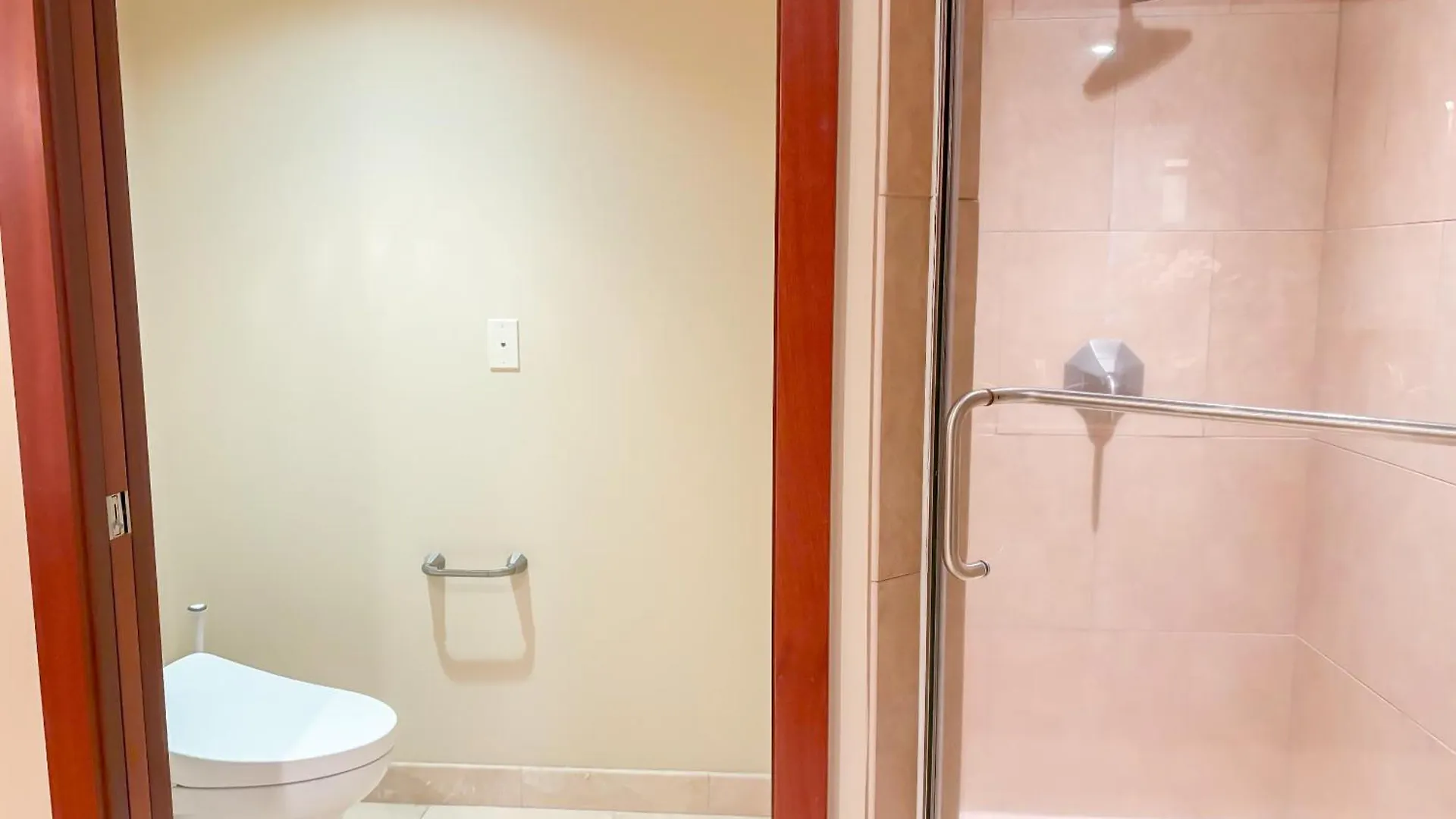 Ko Olina Beach Villas B210 - Beach Front Luxury 2Br 2Ba Condo With 1 Free Parking Kapolei